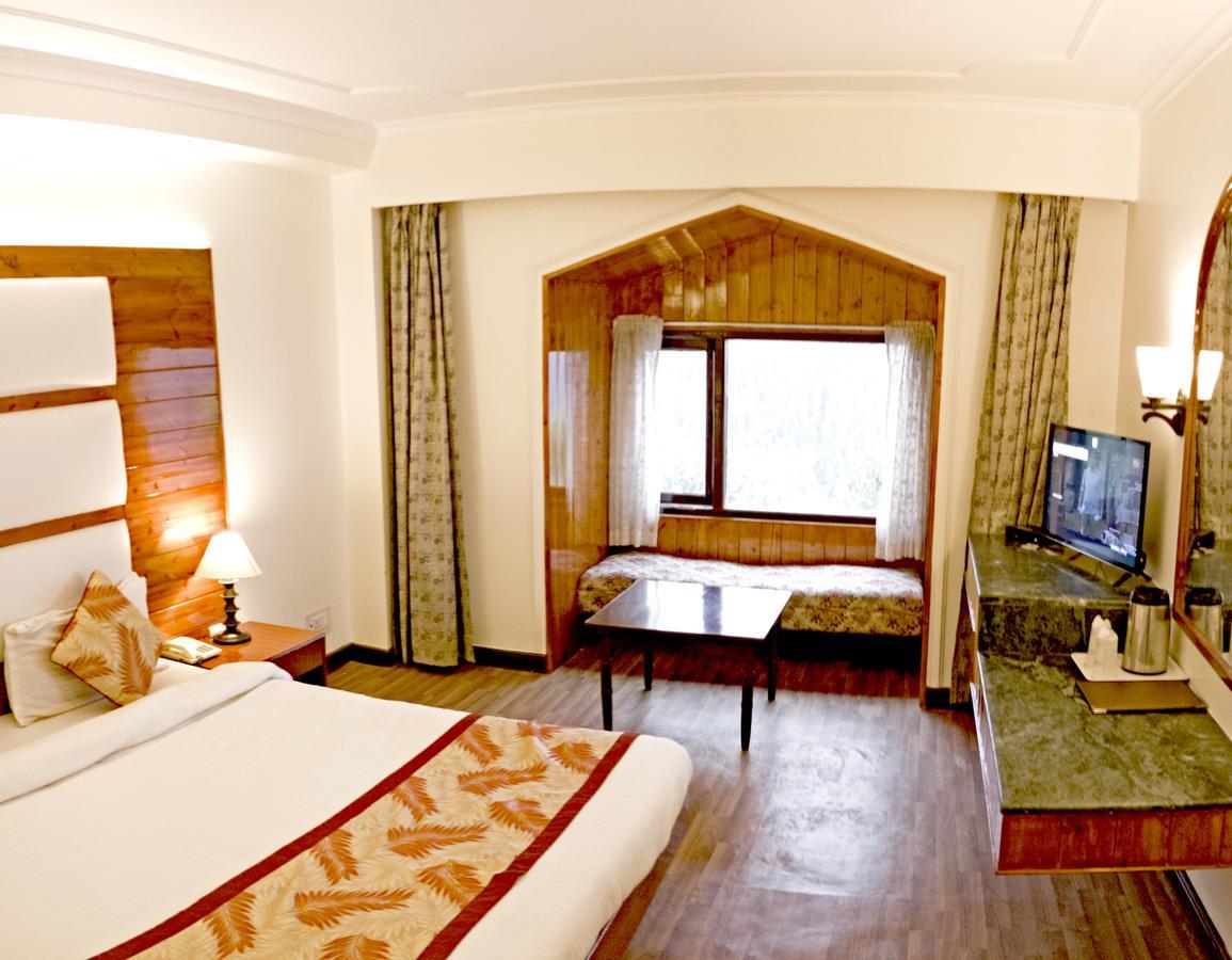 Royal Jardin Whistling Pines Resort Simlá Kültér fotó