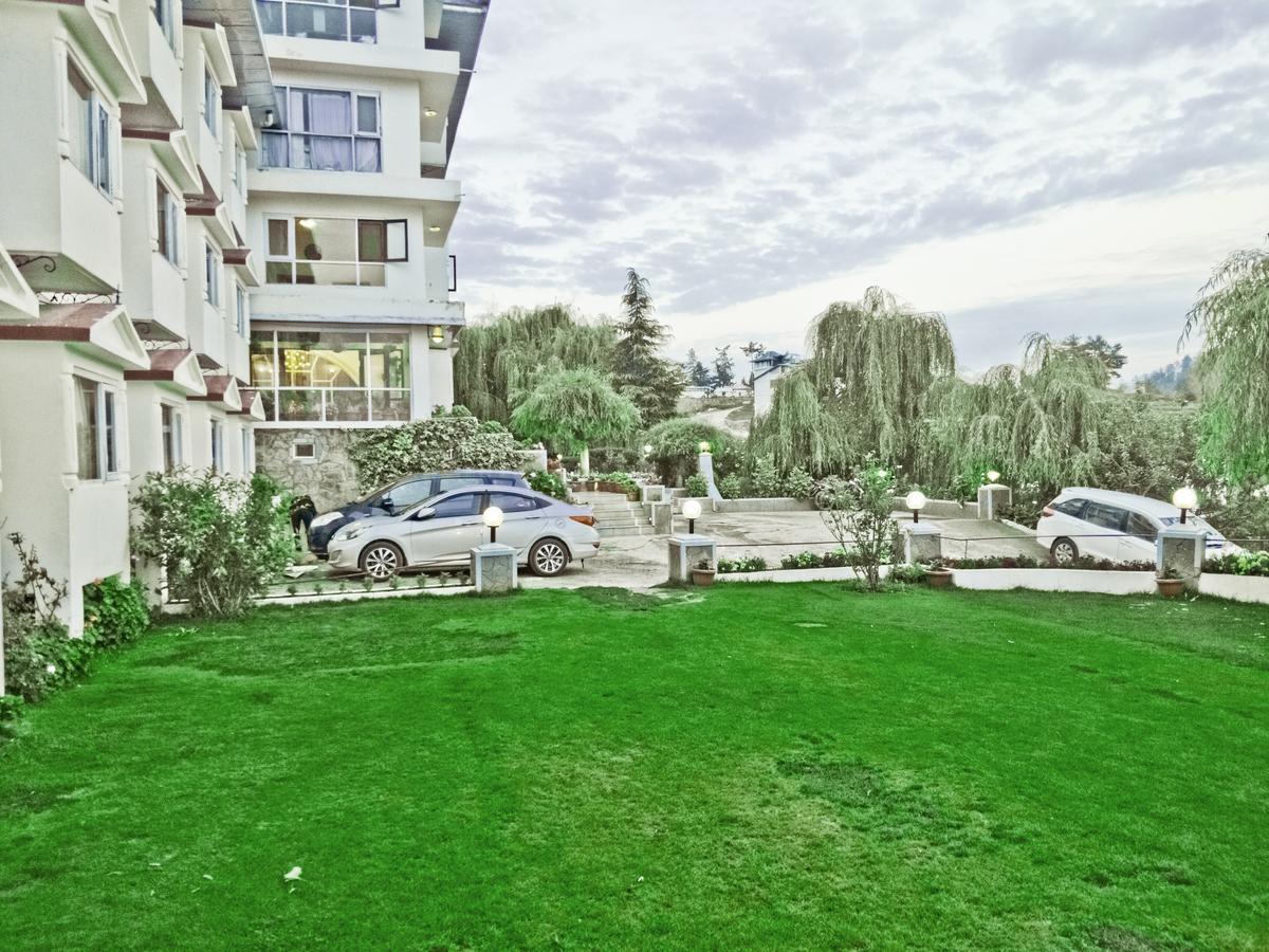 Royal Jardin Whistling Pines Resort Simlá Kültér fotó